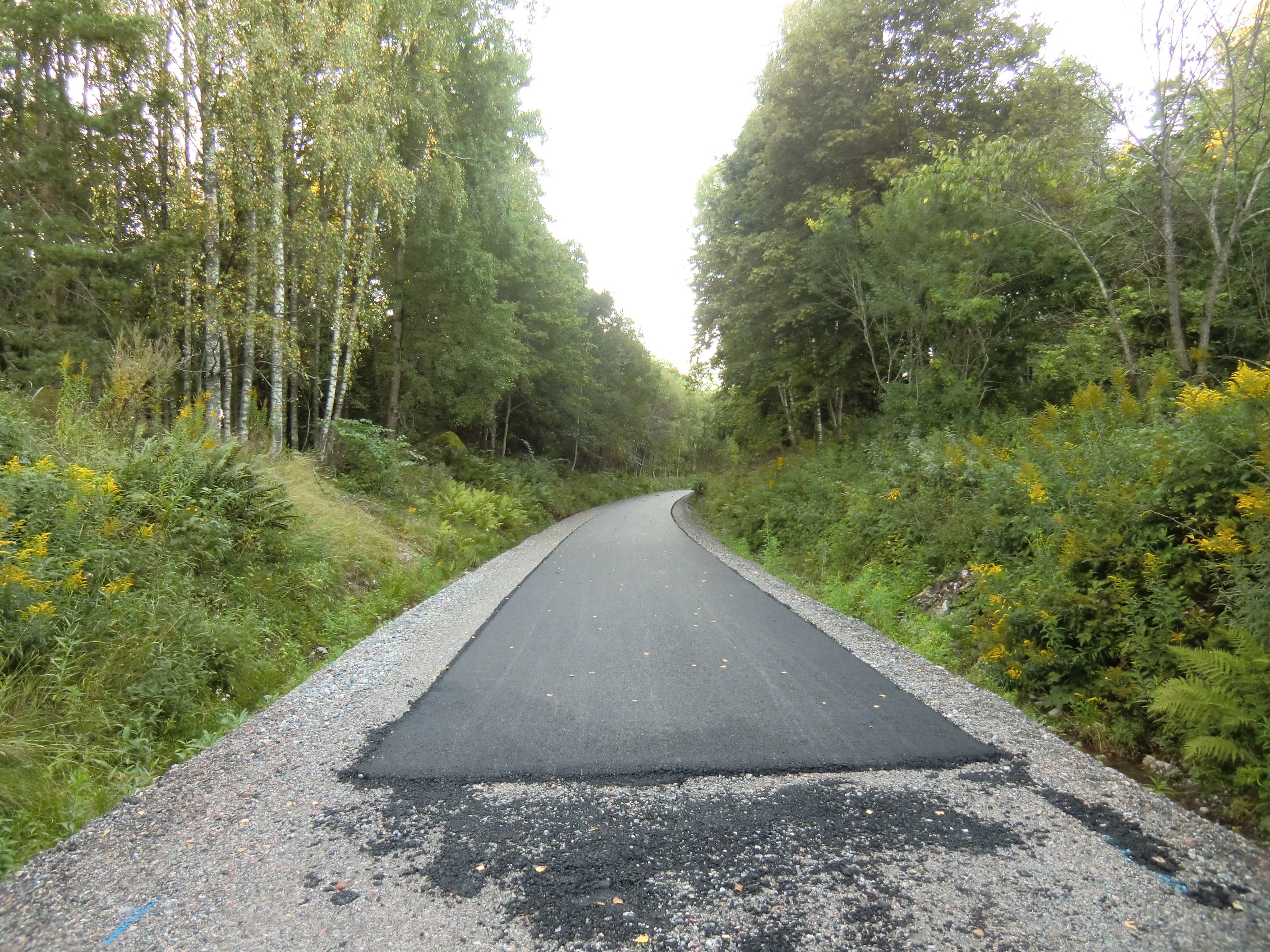 Asfalterat sträcka i början av cykelvägen fraån Eskilstuna
